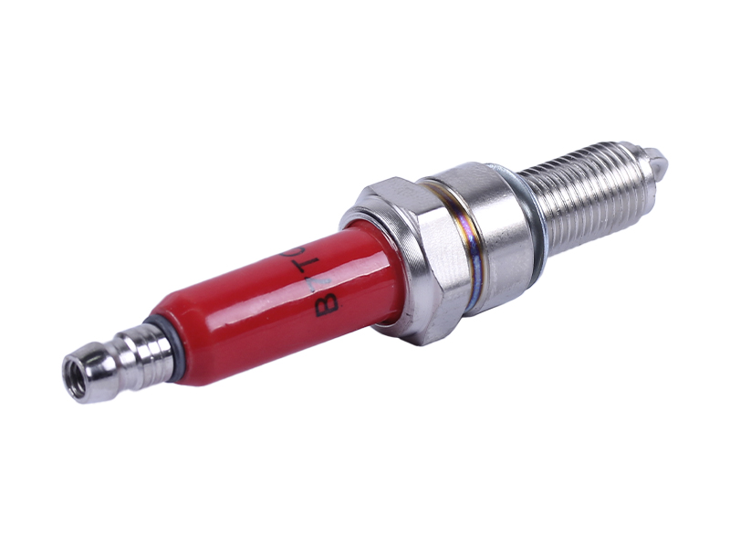 Свічка YBX B7TC на чотиритактний двигун, M10, L18