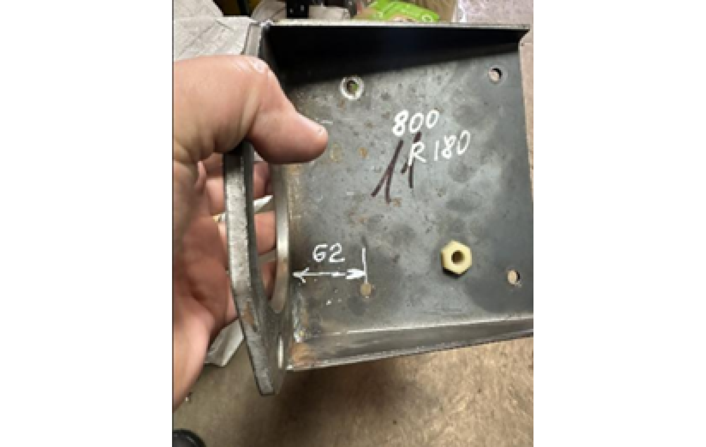 Крышка крепления электростартера - 180N