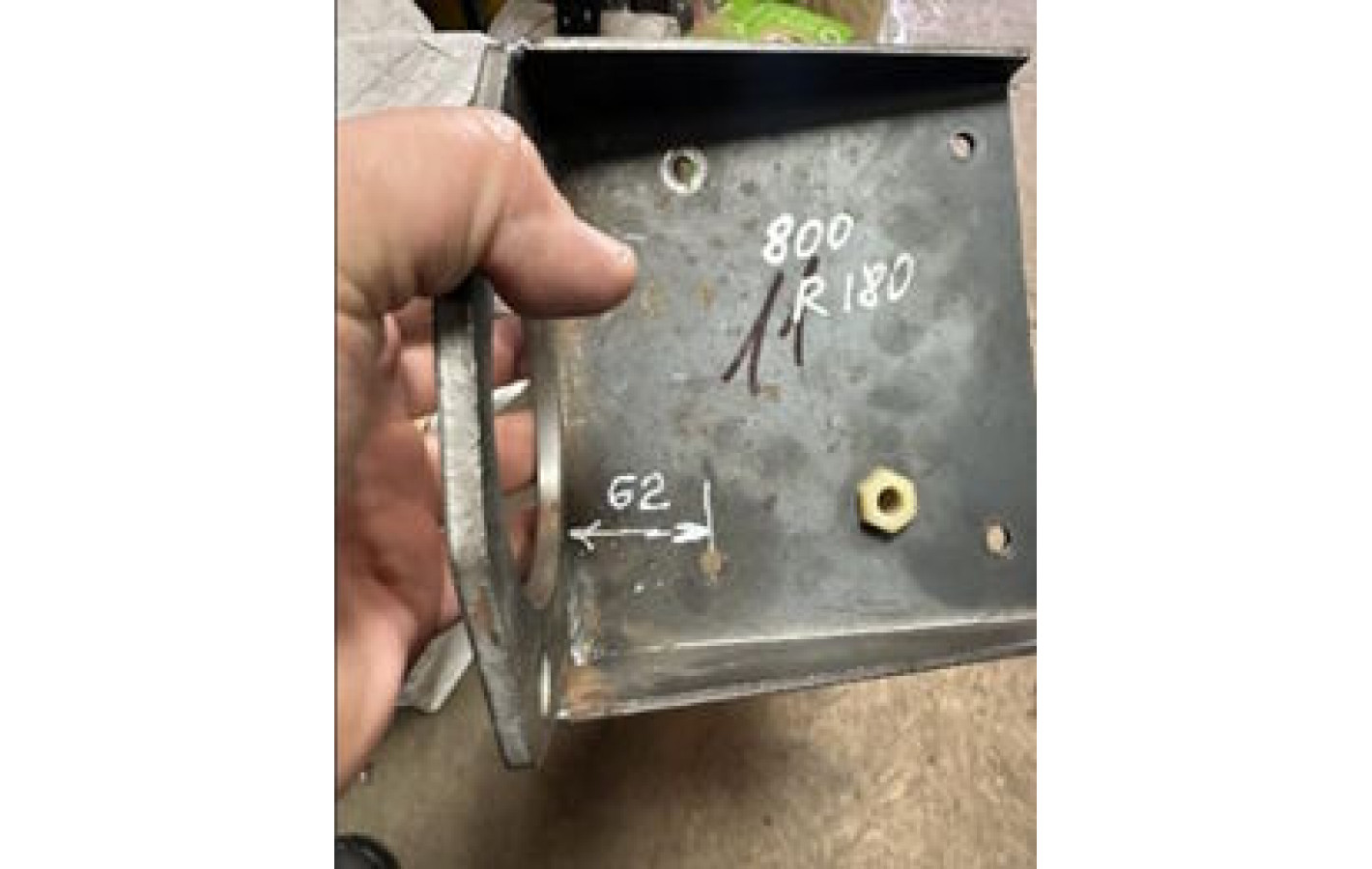 Крышка крепления электростартера - 180N YBX