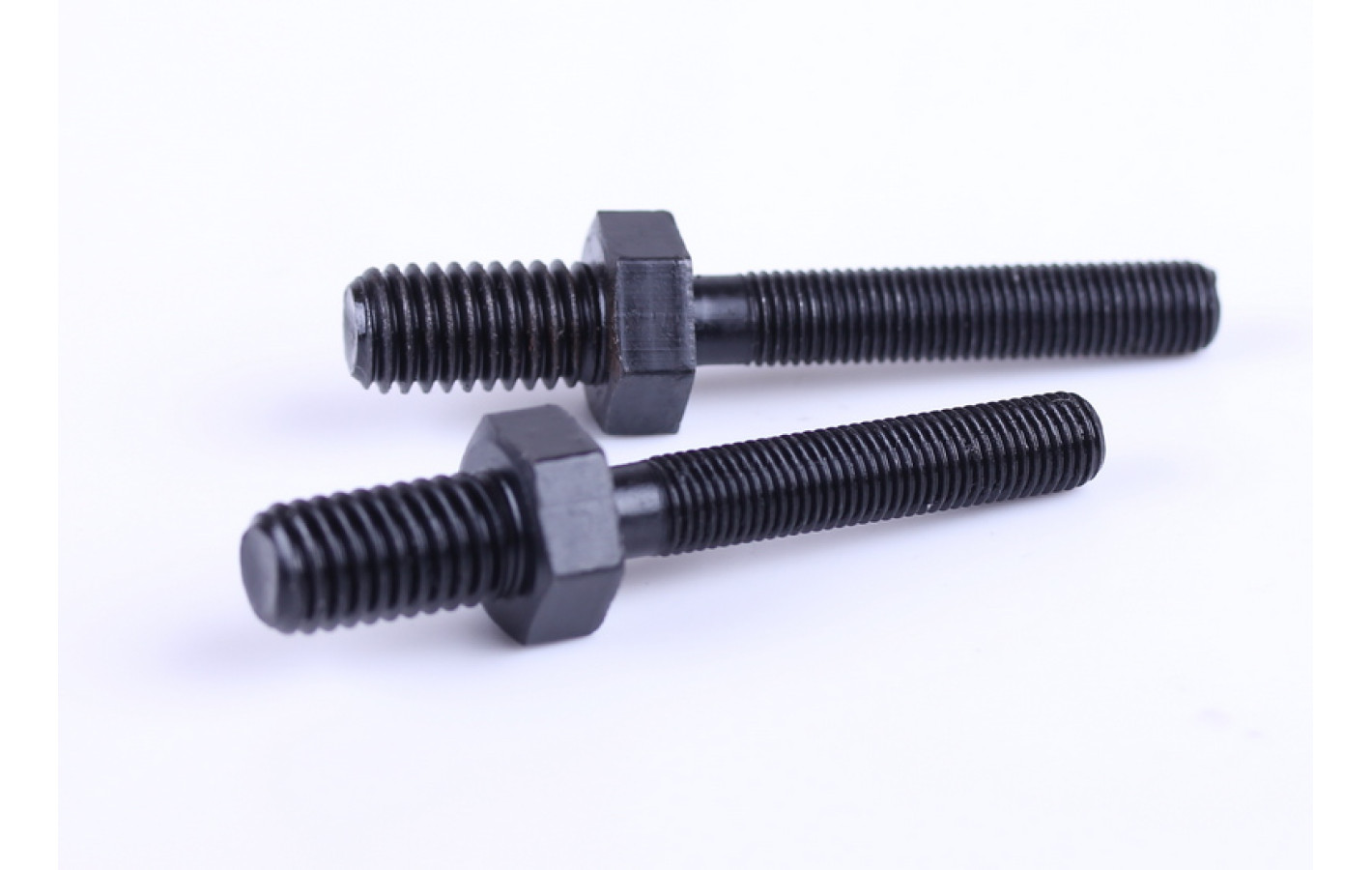 Шпильки коромисел та гайки TT-AGRO-MOTO на бензиновий двигун 156F генератора GN 1,2 KW, к-т: 2 шт.