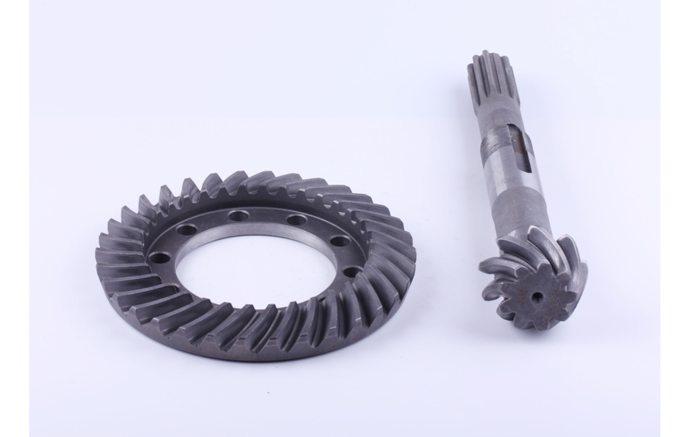 Главная пара заднего моста TTG на трактор DongFeng, шестерня ведомая Z-9/10 + шестерня ведущая Z-34